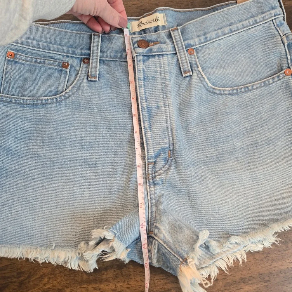 NWT Madewell Relaxed Denim Shorts Mid Rise Frayed Hem W29 Light Wash - Picture 6 of 6